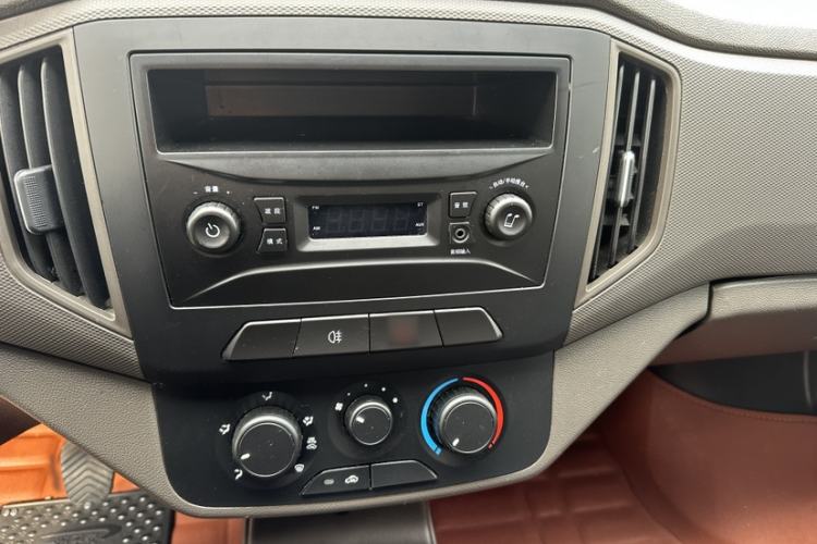Used Wuling Rongguang New Truck 2023 1.5L Double-Cab Basic Version LAR Audio And AC Panel