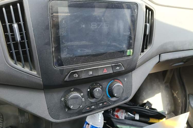 Used Wuling Rongguang New Truck 2023 1.5L Single-Row Extended Version Standard LAR Audio And AC Panel