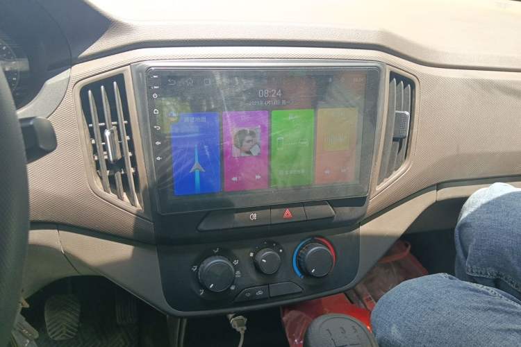 Used Wuling Rongguang New Truck 2023 2.0L Double-Cab Extended-Size Base Version LJM20B Audio And AC Panel