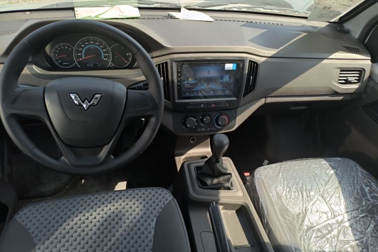 Used Wuling Rongguang New Truck 2023 1.5L Double-Cab Basic Version LAR Center Console