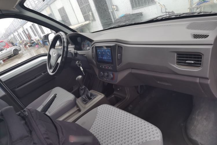 Used Wuling Rongguang New Truck 2023 1.5L Double-Cab Extended-Size Standard Version LAR Center Console