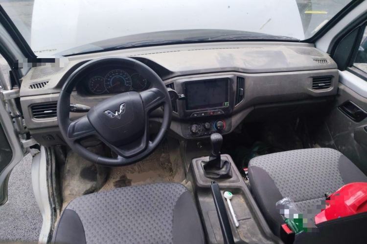 Used Wuling Rongguang New Truck 2023 1.5L Double-Cab Extended-Size Standard Version LAR Center Console
