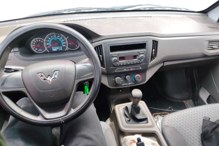 Used Wuling Rongguang New Truck 2023 1.5L Single-Row Base Version LAR Center Console