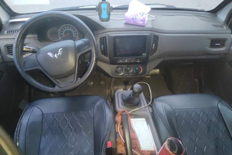 Used Wuling Rongguang New Truck 2023 1.5L Double-Cab Extended Version Base Model LAR Center Console