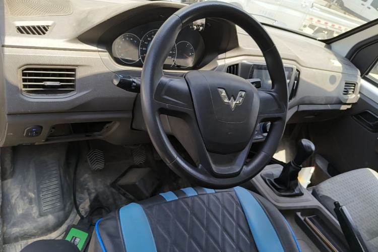 Used Wuling Rongguang New Truck 2023 1.5L Single-Row Extended Version Standard LAR Center Console