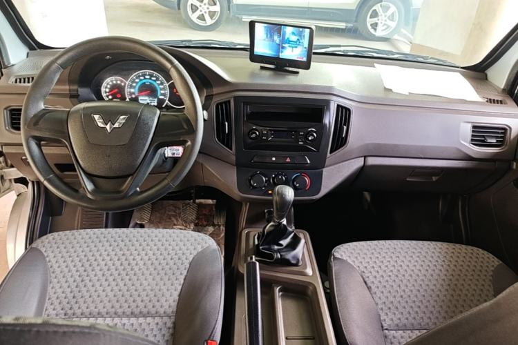 Used Wuling Rongguang New Truck 2023 1.5L Double-Cab Basic Version LAR Center Console