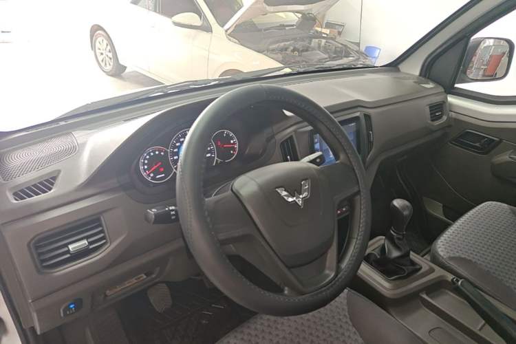 Used Wuling Rongguang New Truck 2023 1.5L Single-Row Extended Version Standard LAR Center Console