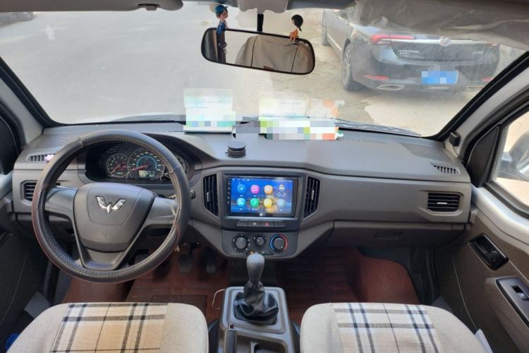 Used Wuling Rongguang New Truck 2023 1.5L Double-Cab Basic Version LAR Center Console