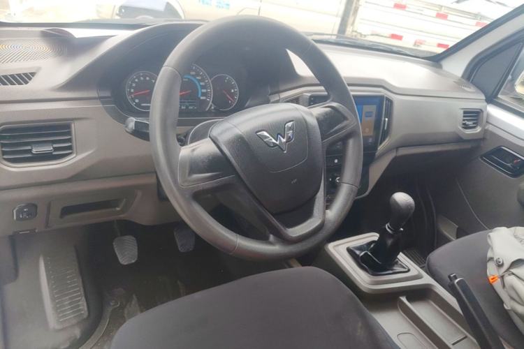 Used Wuling Rongguang New Truck 2023 1.5L Single-Row Extended Version Base Model LAR Center Console