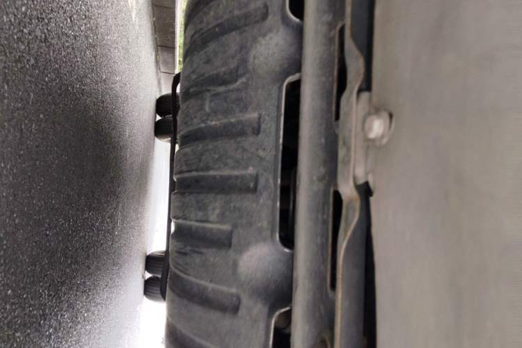 Used Wuling Rongguang New Truck 2023 2.0L Double-Cab with Dual Rear Wheels Comfort Version LJM20B Chassis Front