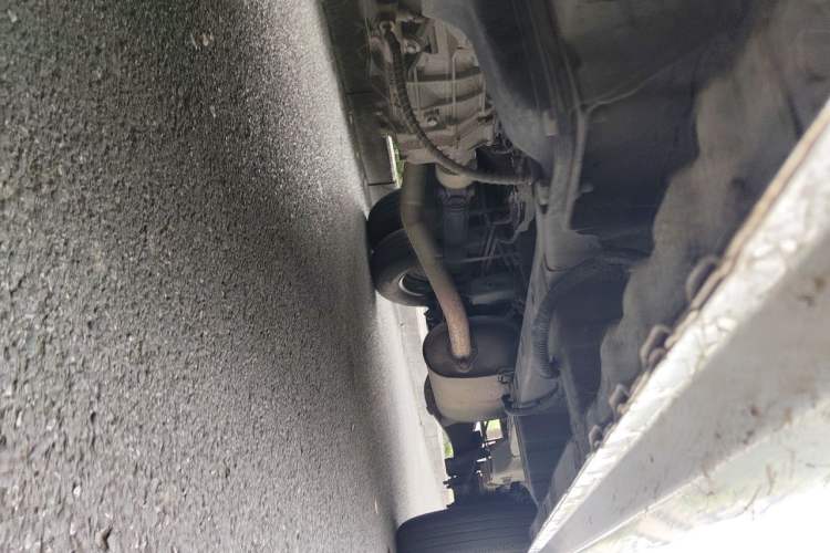 Used Wuling Rongguang New Truck 2023 2.0L Double-Cab with Dual Rear Wheels Comfort Version LJM20B Chassis Front Left