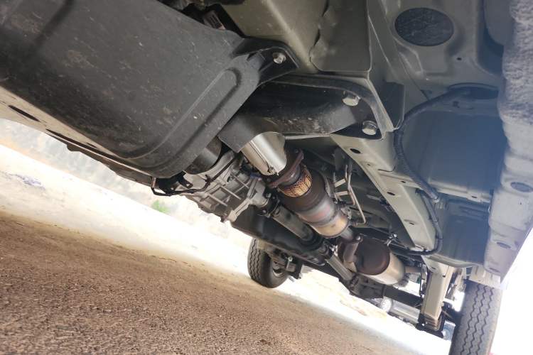 Used Wuling Rongguang New Truck 2023 1.5L Double-Cab Basic Version LAR Chassis Front Left