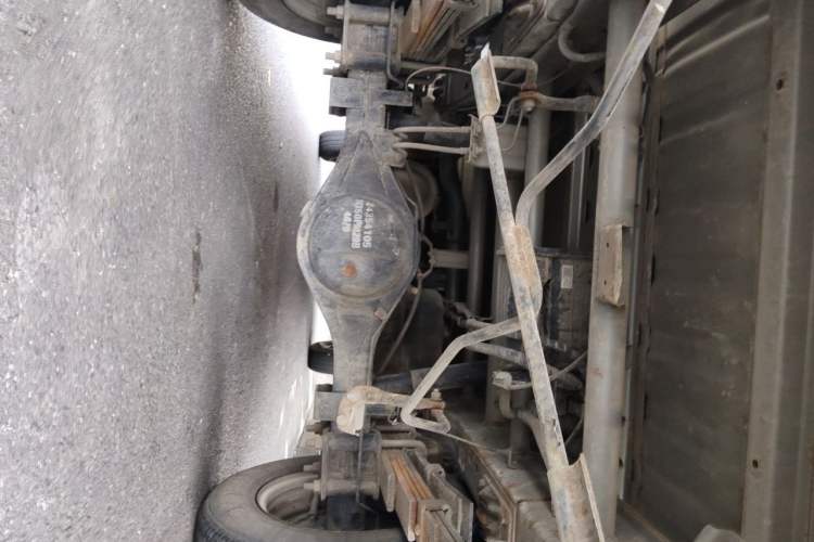 Used Wuling Rongguang New Truck 2023 2.0L Double-Cab with Dual Rear Wheels Comfort Version LJM20B Chassis Rear