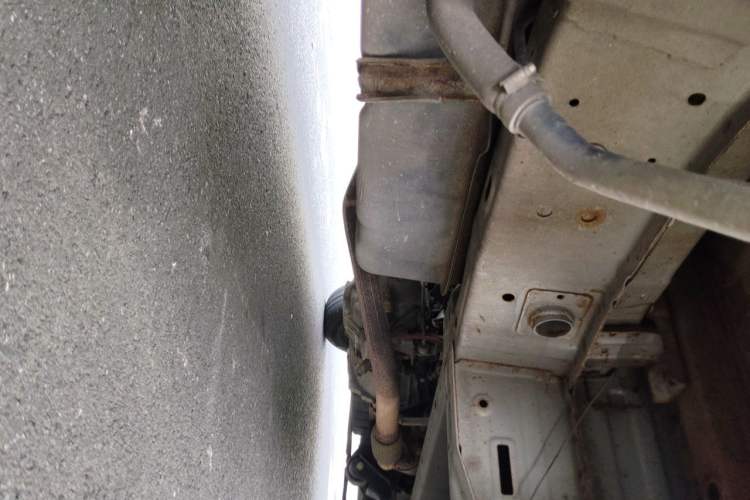 Used Wuling Rongguang New Truck 2023 2.0L Double-Cab with Dual Rear Wheels Comfort Version LJM20B Chassis Rear Right