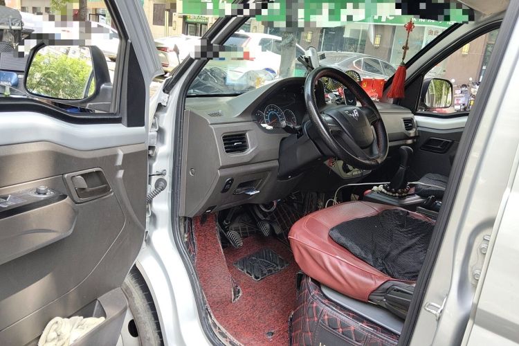 Used Wuling Rongguang New Truck 2023 2.0L Double-Cab with Dual Rear Wheels Comfort Version LJM20B Driver Seat