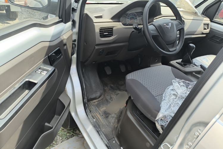 Used Wuling Rongguang New Truck 2023 1.5L Double-Cab Basic Version LAR Driver Seat