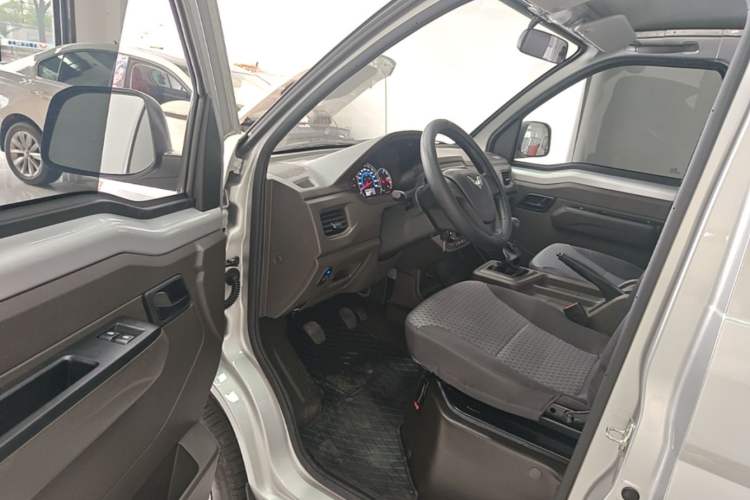 Used Wuling Rongguang New Truck 2023 1.5L Single-Row Extended Version Standard LAR Driver Seat
