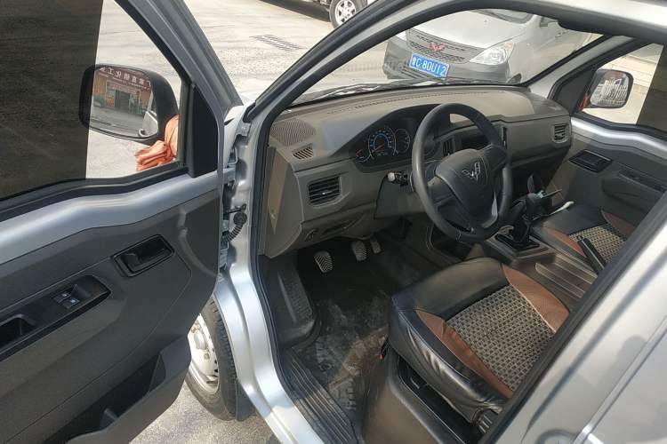Used Wuling Rongguang New Truck 2023 1.5L Double-Cab Basic Version LAR Driver Seat