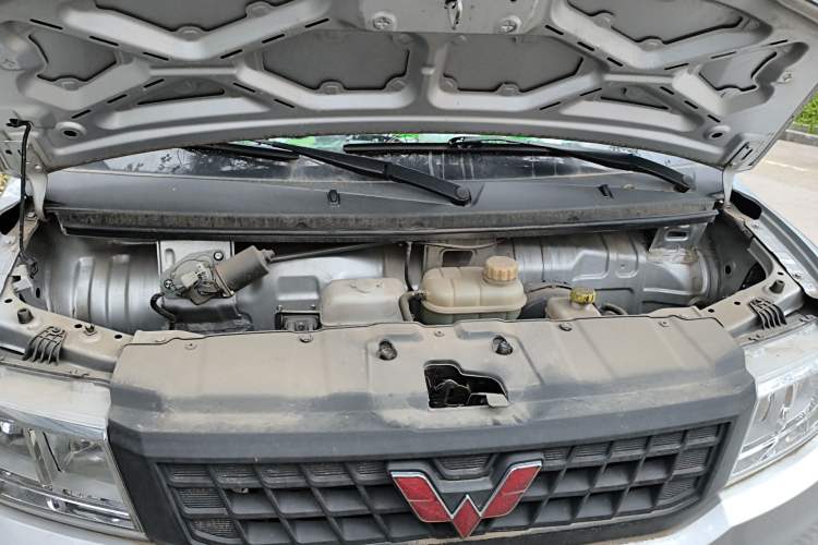 Used Wuling Rongguang New Truck 2023 1.5L Double-Cab Basic Version LAR Engine Bay