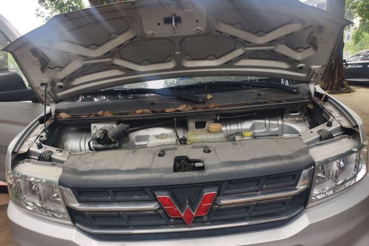 Used Wuling Rongguang New Truck 2023 2.0L Double-Cab with Dual Rear Wheels Comfort Version LJM20B Engine Bay