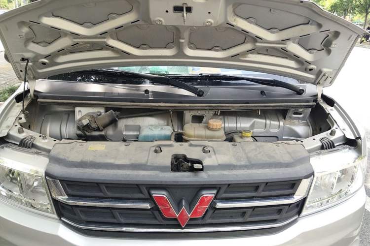 Used Wuling Rongguang New Truck 2023 2.0L Double-Cab with Dual Rear Wheels Comfort Version LJM20B Engine Bay