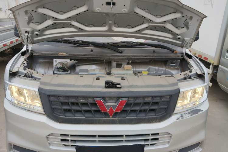 Used Wuling Rongguang New Truck 2023 1.5L Single-Row Extended Version Standard LAR Engine Bay