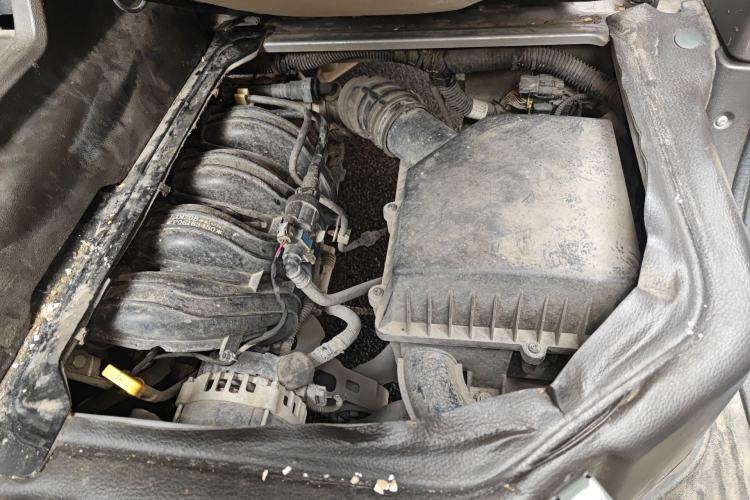 Used Wuling Rongguang New Truck 2023 2.0L Single-Row Base Version LJM20B Engine Bay