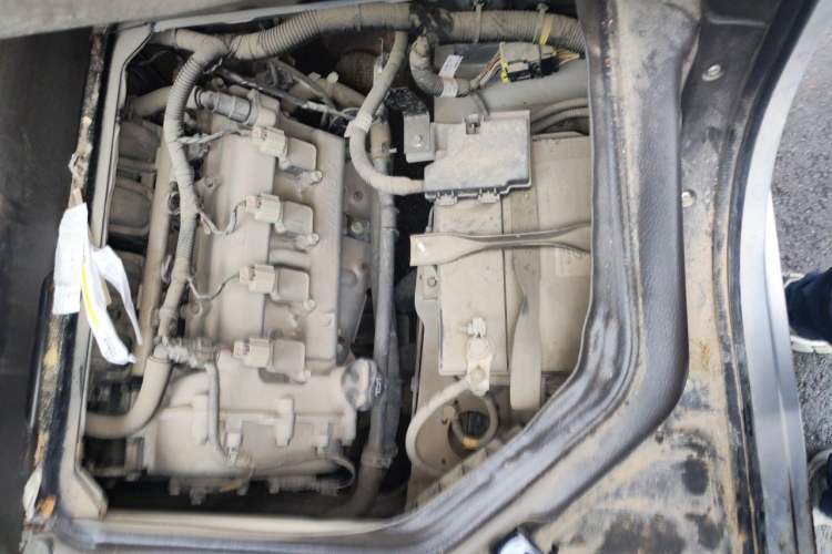 Used Wuling Rongguang New Truck 2023 1.5L Double-Cab Extended-Size Standard Version LAR Engine Bay Left