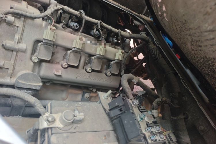 Used Wuling Rongguang New Truck 2023 1.5L Double-Cab Extended-Size Standard Version LAR Engine Bay Left
