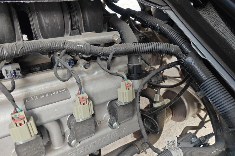 Used Wuling Rongguang New Truck 2023 1.5L Double-Cab Extended-Size Standard Version LAR Engine Bay Left