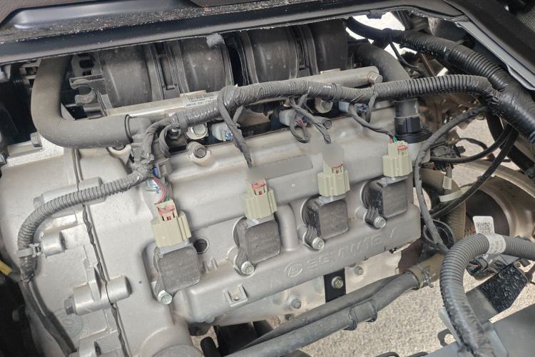Used Wuling Rongguang New Truck 2023 1.5L Double-Cab Extended-Size Standard Version LAR Engine Bay