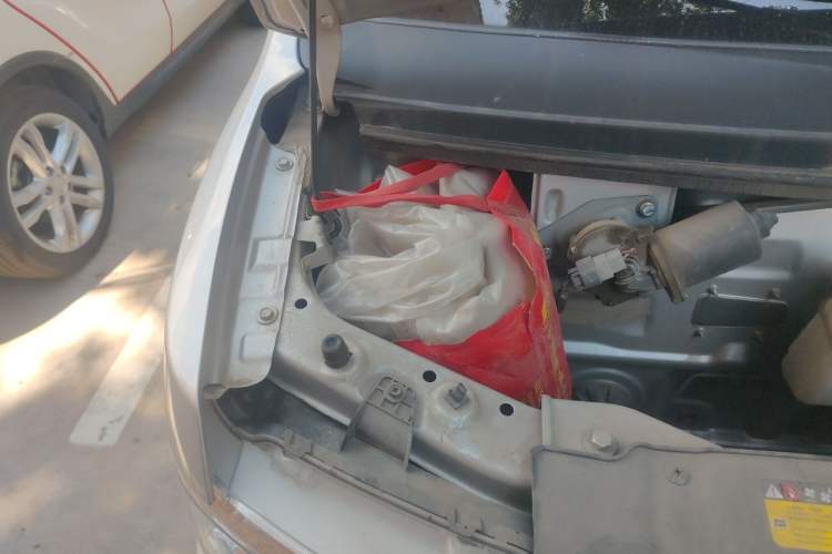 Used Wuling Rongguang New Truck 2023 1.5L Single-Row Base Version LAR Engine Bay Right