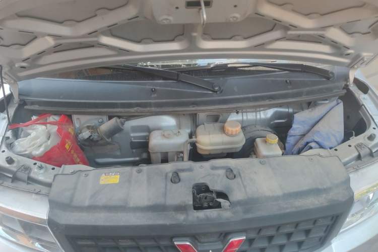 Used Wuling Rongguang New Truck 2023 1.5L Single-Row Base Version LAR Engine Bay