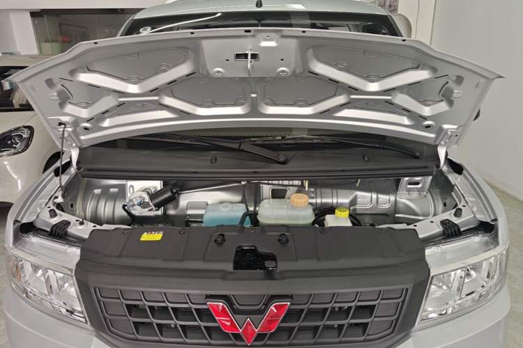 Used Wuling Rongguang New Truck 2023 1.5L Single-Row Extended Version Standard LAR Engine Bay