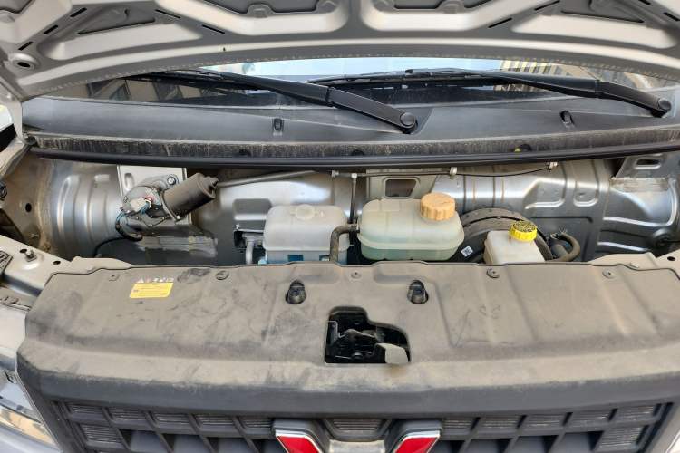 Used Wuling Rongguang New Truck 2023 1.5L Double-Cab Basic Version LAR Engine Bay