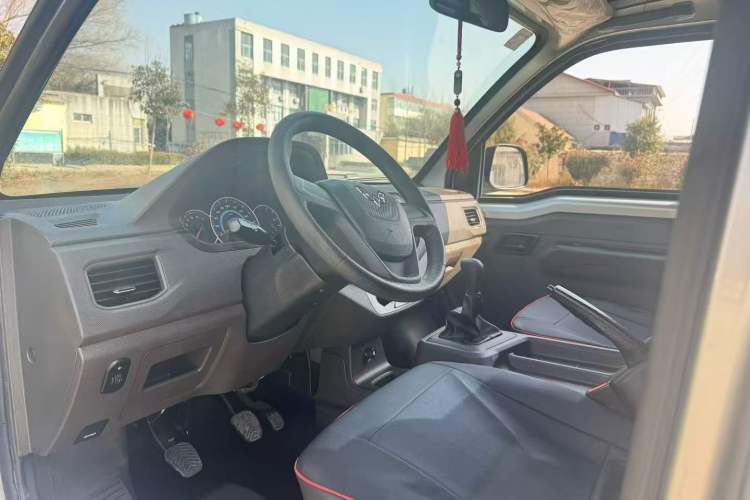 Used Wuling Rongguang New Truck 2023 1.5L Single-Row Base Version LAR Exterior 4