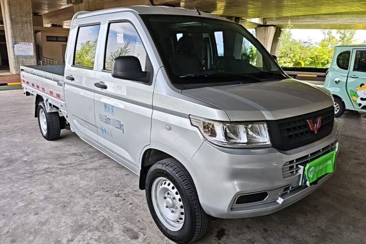 Used Wuling Rongguang New Truck 2023 1.5L Double-Cab Basic Version LAR Front Right 45 Deg