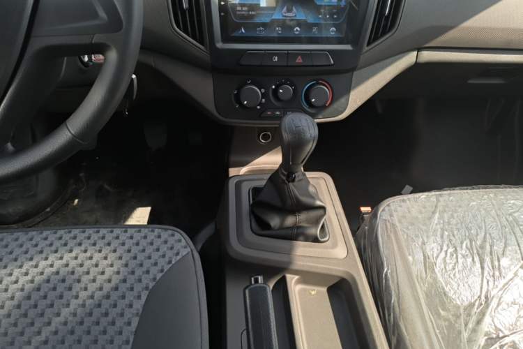 Used Wuling Rongguang New Truck 2023 1.5L Double-Cab Basic Version LAR Gear Lever
