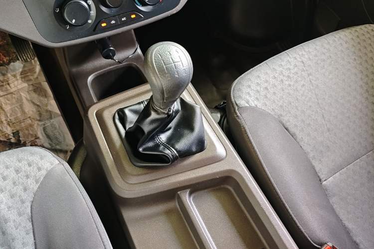 Used Wuling Rongguang New Truck 2023 1.5L Double-Cab Basic Version LAR Gear Lever