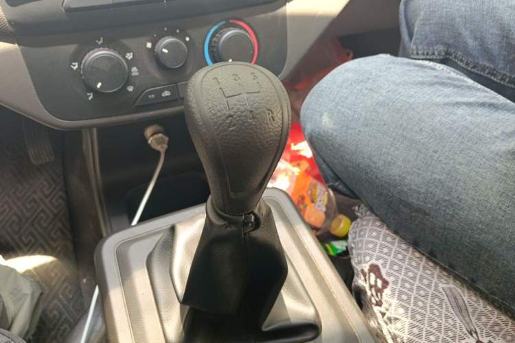 Used Wuling Rongguang New Truck 2023 2.0L Double-Cab Extended-Size Base Version LJM20B Gear Lever