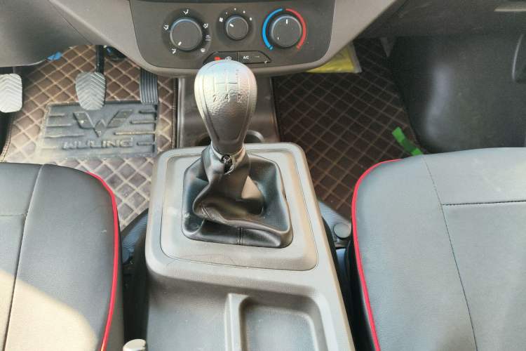 Used Wuling Rongguang New Truck 2023 1.5L Double-Cab Extended-Size Standard Version LAR Gear Lever