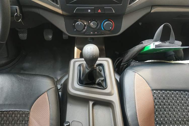 Used Wuling Rongguang New Truck 2023 1.5L Double-Cab Basic Version LAR Gear Lever