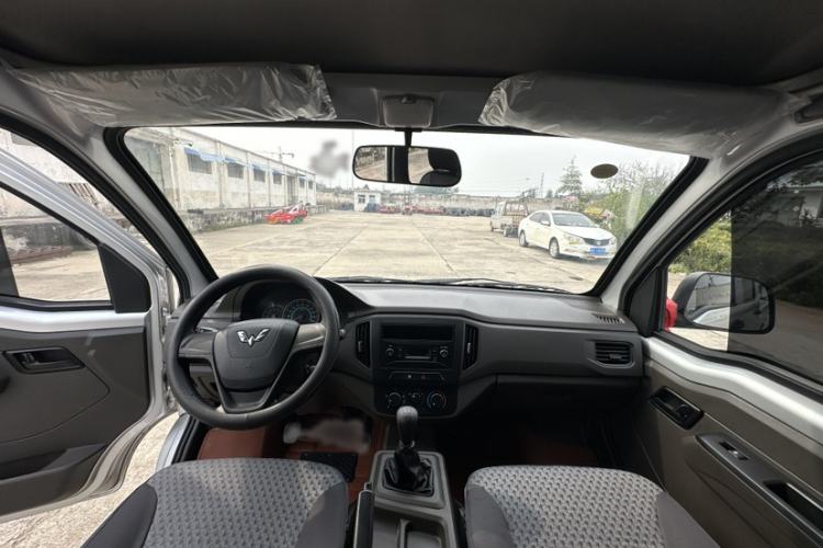 Used Wuling Rongguang New Truck 2023 1.5L Double-Cab Basic Version LAR Interior 1