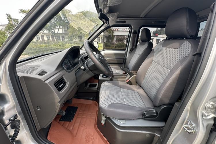 Used Wuling Rongguang New Truck 2023 1.5L Double-Cab Basic Version LAR Interior 3