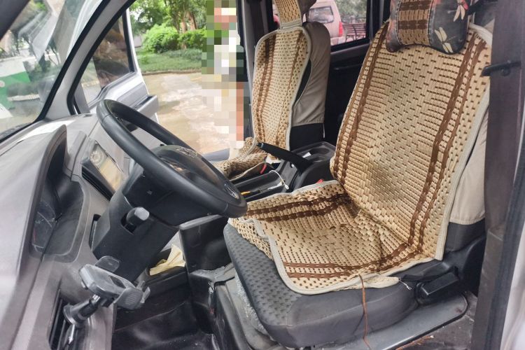 Used Wuling Rongguang New Truck 2023 2.0L Double-Cab with Dual Rear Wheels Comfort Version LJM20B Left Front Seat