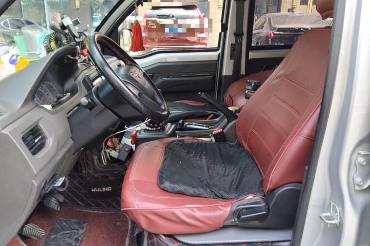 Used Wuling Rongguang New Truck 2023 2.0L Double-Cab with Dual Rear Wheels Comfort Version LJM20B Left Front Seat