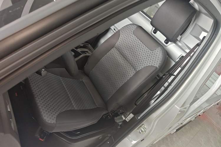 Used Wuling Rongguang New Truck 2023 1.5L Single-Row Extended Version Standard LAR Left Front Seat