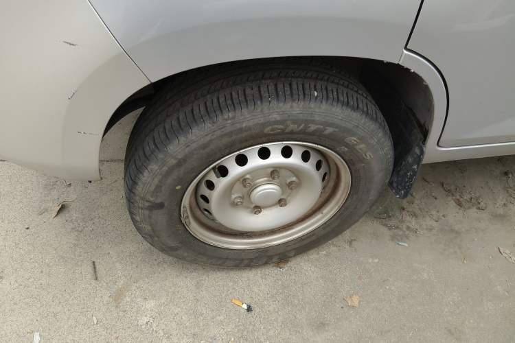 Used Wuling Rongguang New Truck 2023 1.5L Single-Row Extended Version Standard LAR Left Front Wheel Hub