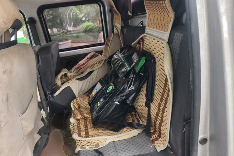 Used Wuling Rongguang New Truck 2023 2.0L Double-Cab with Dual Rear Wheels Comfort Version LJM20B Left Rear Seat