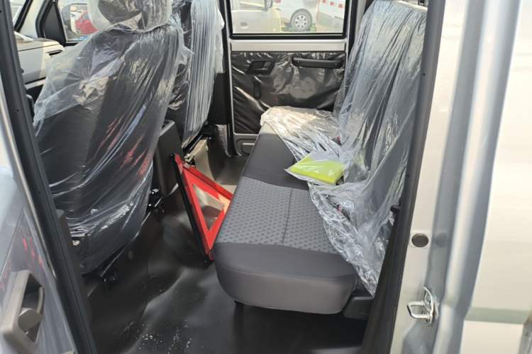 Used Wuling Rongguang New Truck 2023 1.5L Double-Cab Basic Version LAR Left Rear Seat